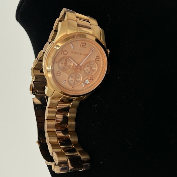 Michael Kors Women's Chronograph Rose Gold Watch. NWNT - Picture 3 of 3